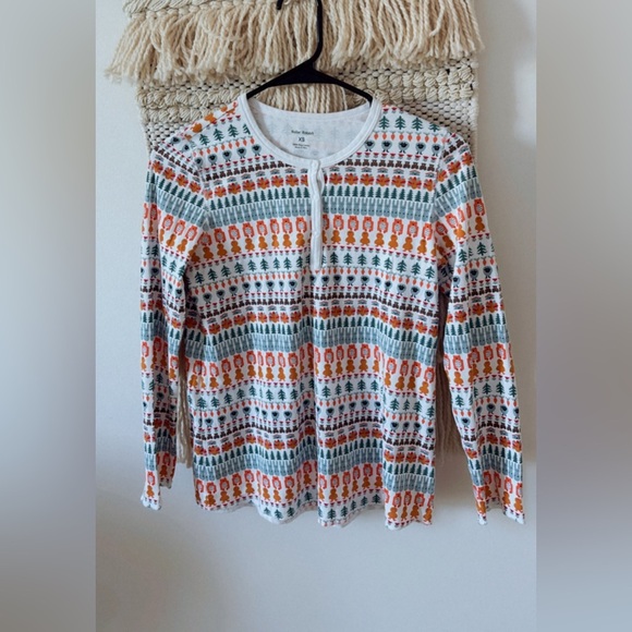 NWOT Roller Rabbit Bands Weave Henley Pajama Top in Woodland Animals Christmas - Picture 2 of 4